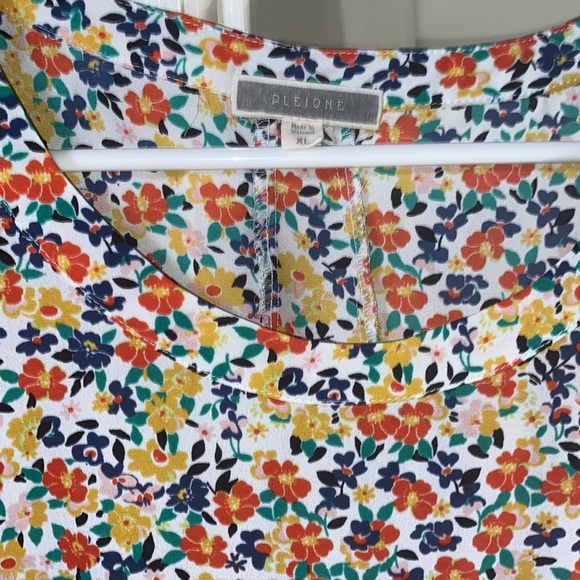 Beautiful Floral Shirt - Picture 2 of 4